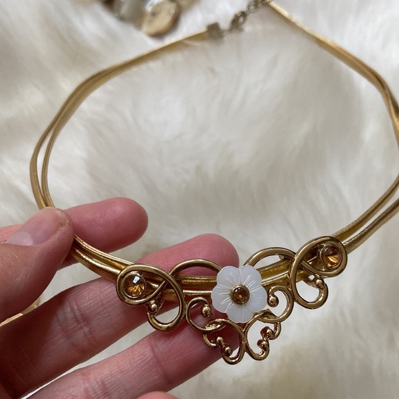 Bundle of four shorter style necklaces - Picture 2 of 5